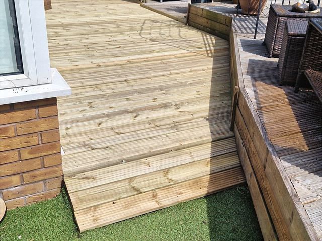 decking-installers-8-sharpen-color-lighting